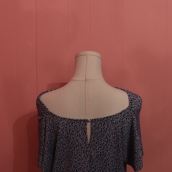 Suzy Shier Black and Gray Patterned Blouse - Picture 4 of 5